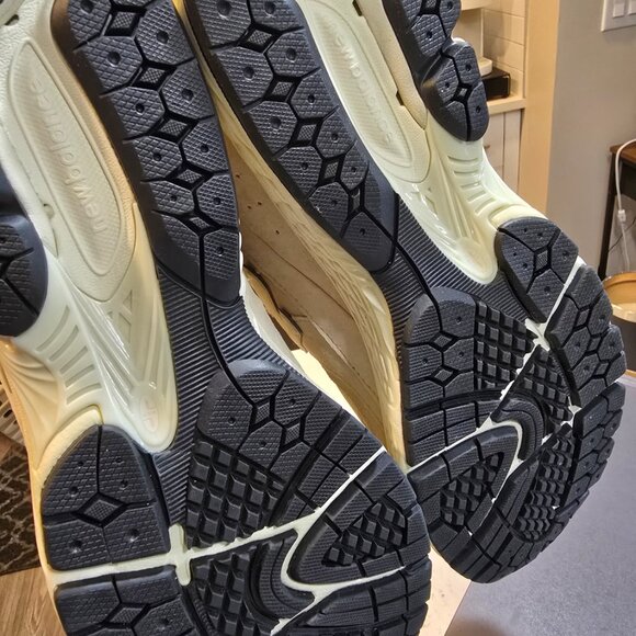 Size 13 - New Balance 2002R - Calm Taupe / Angorra / Silver Metallic - Mens NEW - Picture 8 of 9